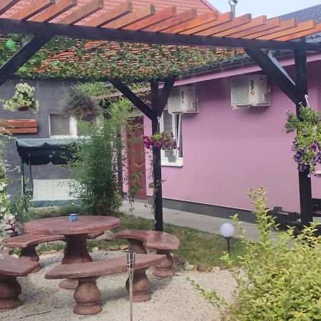 Zen Apartmani Zrenjanin Exterior foto